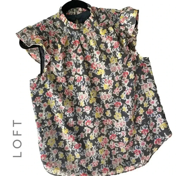 LOFT | NWOT | SLEEVELESS FLORAL SMOCKED RUFFLE TOP GOLD SHIMMER | SIZE: SMALL - Picture 1 of 9
